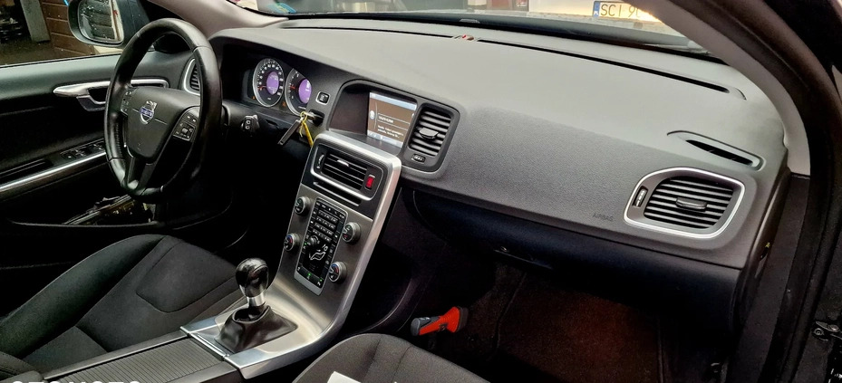 Volvo V60 cena 32999 przebieg: 220000, rok produkcji 2013 z Lubycza Królewska małe 667